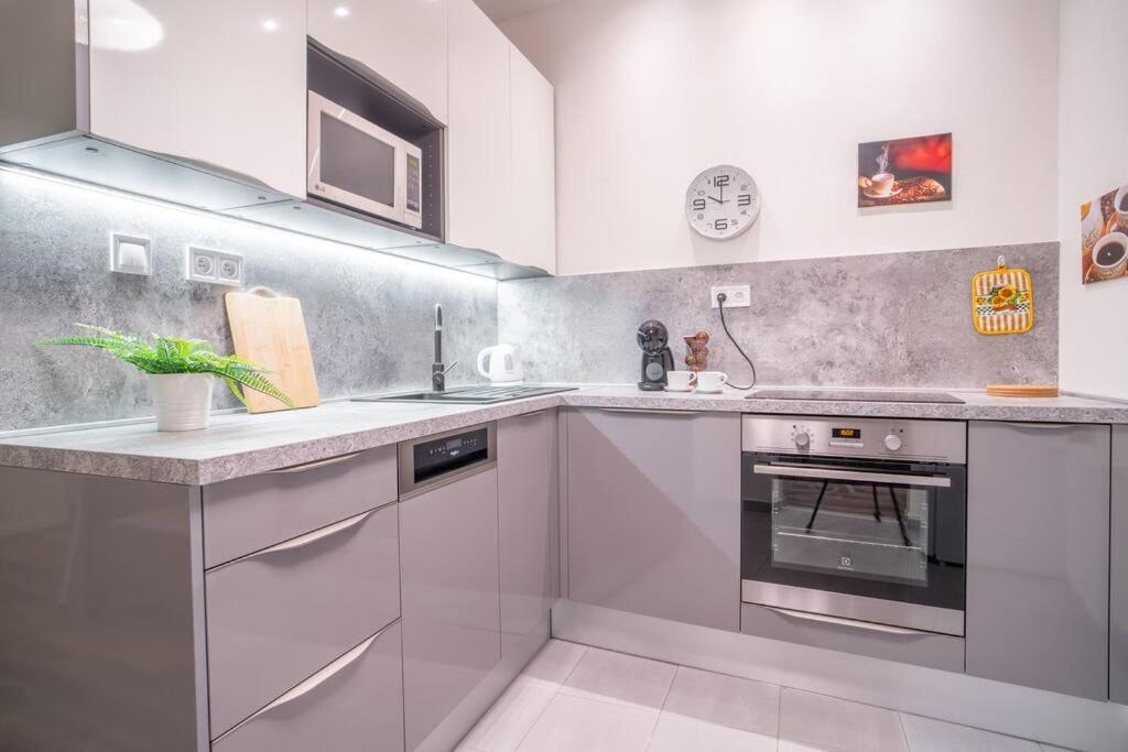 Sukromny Staromestsky Apartman V Uzasnej Lokalite/Cozy Old-Town Apartment In A Great Neighborhood Μπρατισλάβα Εξωτερικό φωτογραφία